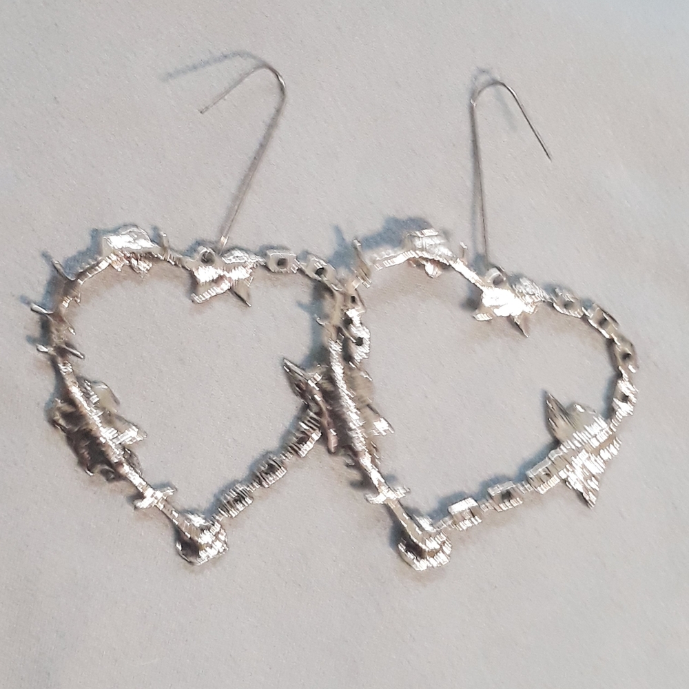 Gothic Heart Chain Link Earrings with Rose and Barbed Wire / Rose Dangle Earring - Picture 4 of 9